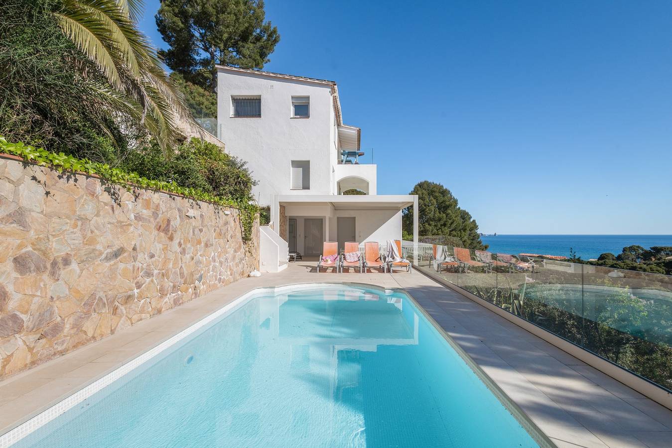 Fantastische Villa mit Pool und beeindruckendem Meerblick in Pals, Costa Brava