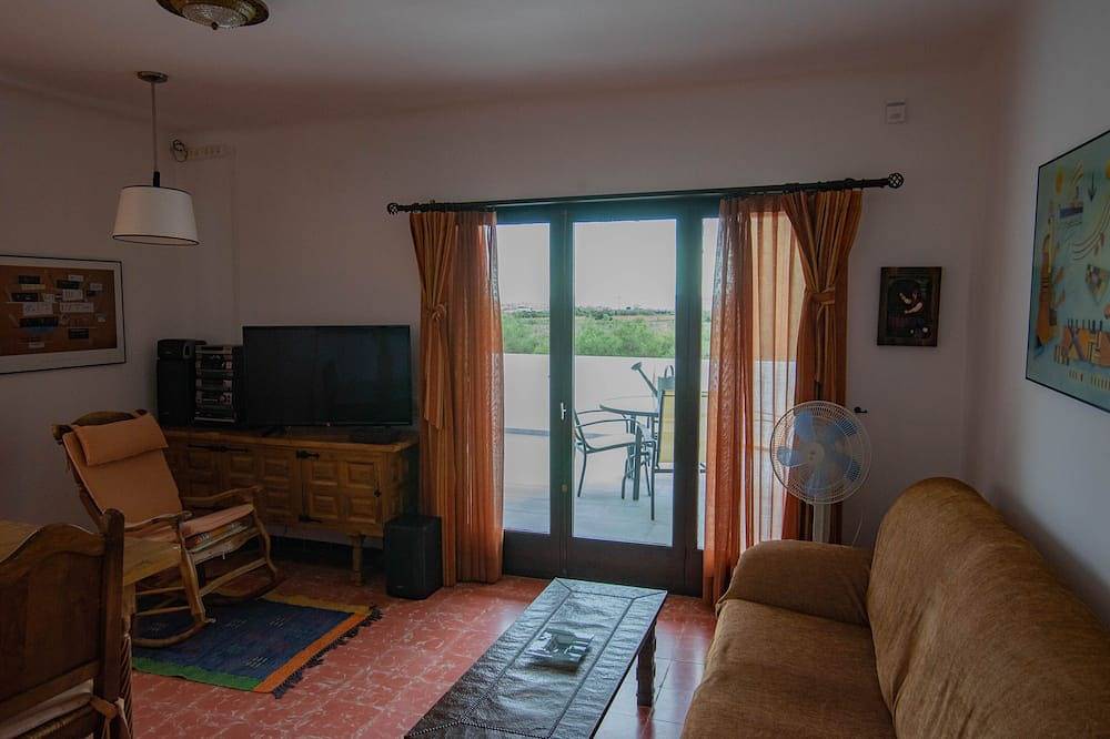 Appartement entier, Vue sur la mer, parking, Wifi, caméras sur la terrasse 25 m2, jardin de 1000 m2 in El Mas Fumats, Roses