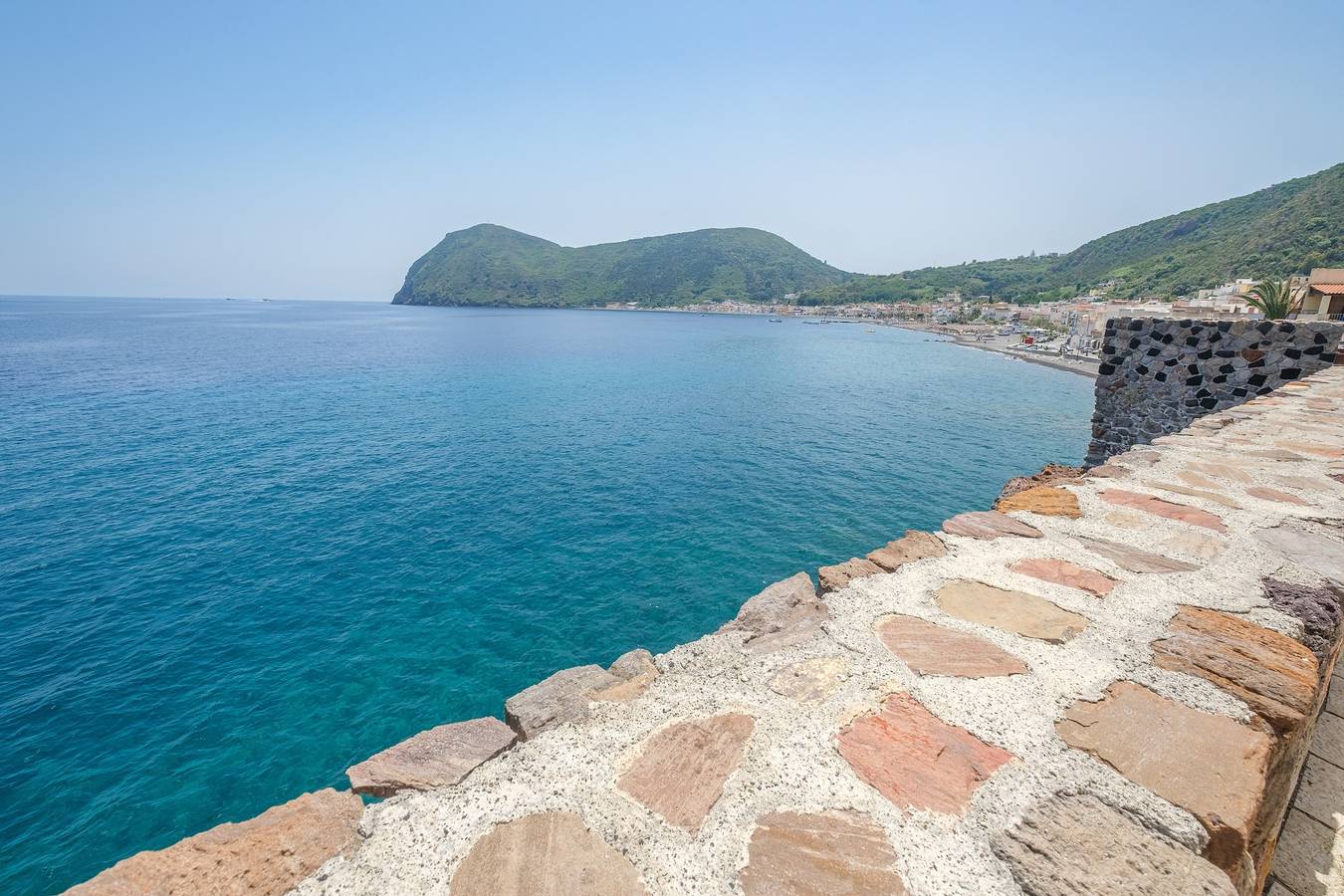 Villa 'Chiara' close to the Beach with Sea View & Terrace in Lipari