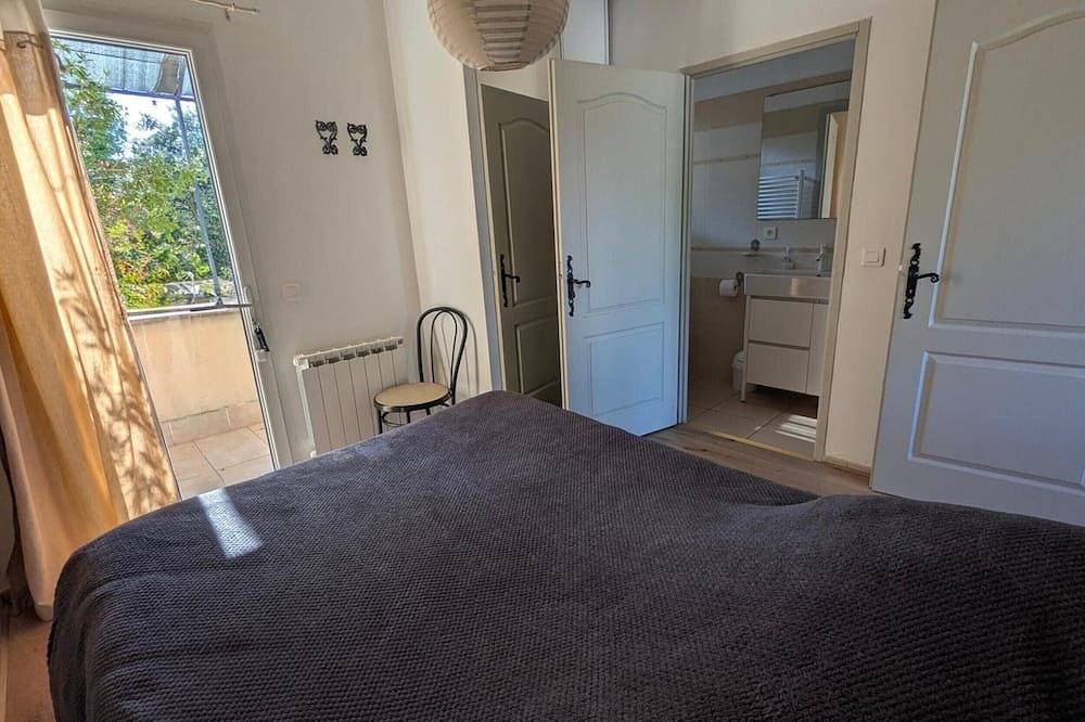 Appartement entier, Gîte attenant avec piscine privée in Apt, Parc naturel régional du Luberon