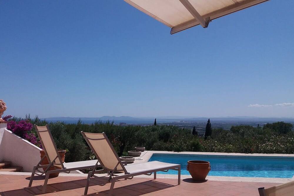Villa mit herrlichem Blick über die Bucht von Roses und Plain Ampurd in Palau-saverdera, Oberampurien