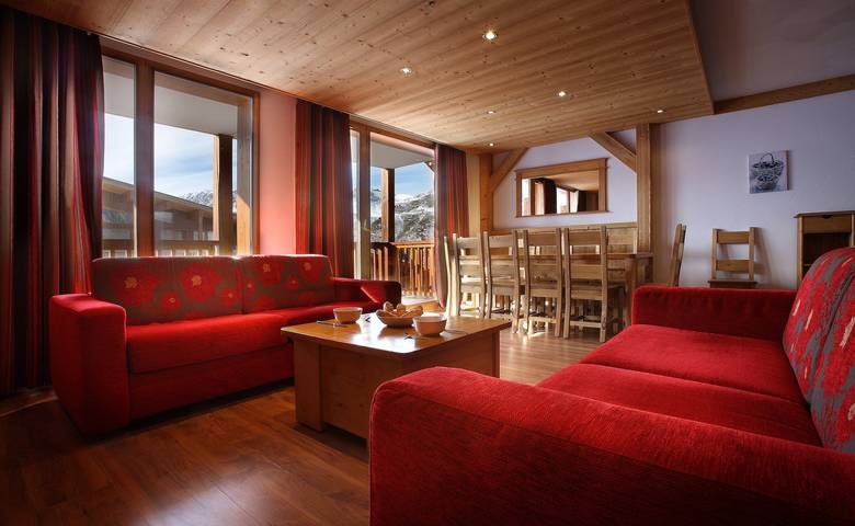 Appartement de vacances pour 10 personnes, avec piscine ainsi que sauna et balcon