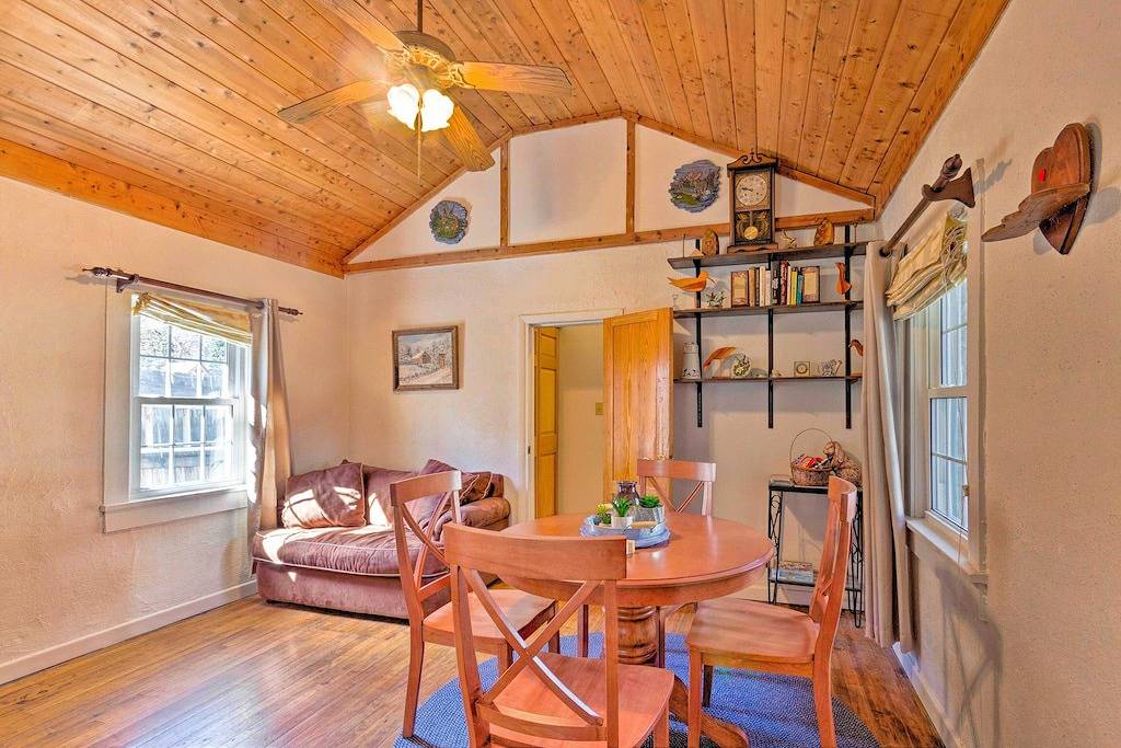 Screened Porch: 'The Rock Cottage' in Hot Springs in Hot Springs (NC), Madison County (NC)