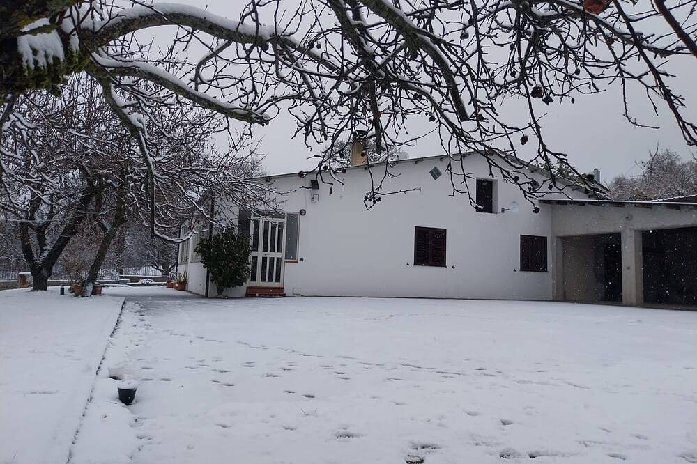 Detached cottage among the pines of Sila (Cs) in Rose, Cosenza Provinz