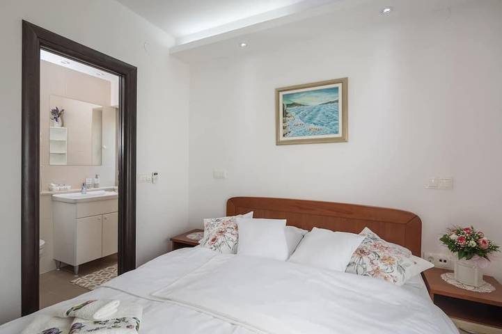 **** Villa de luxe, Trogir - Ciovo, directement sur la mer avec piscine pour 12 personnes (+ 2 enfants) in Trogir, Čiovo