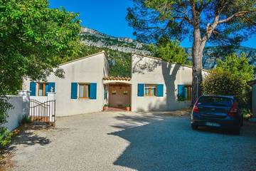 Chambre d’hôte pour 5 personnes, avec jardin et piscine à Fontaine-de-Vaucluse