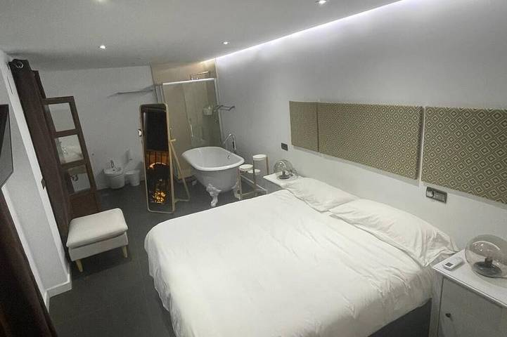 Live Ronda Like Never Before-4-Suite Home with Iconic Views of El Tajo Bridge in Ronda, Serranía de Ronda