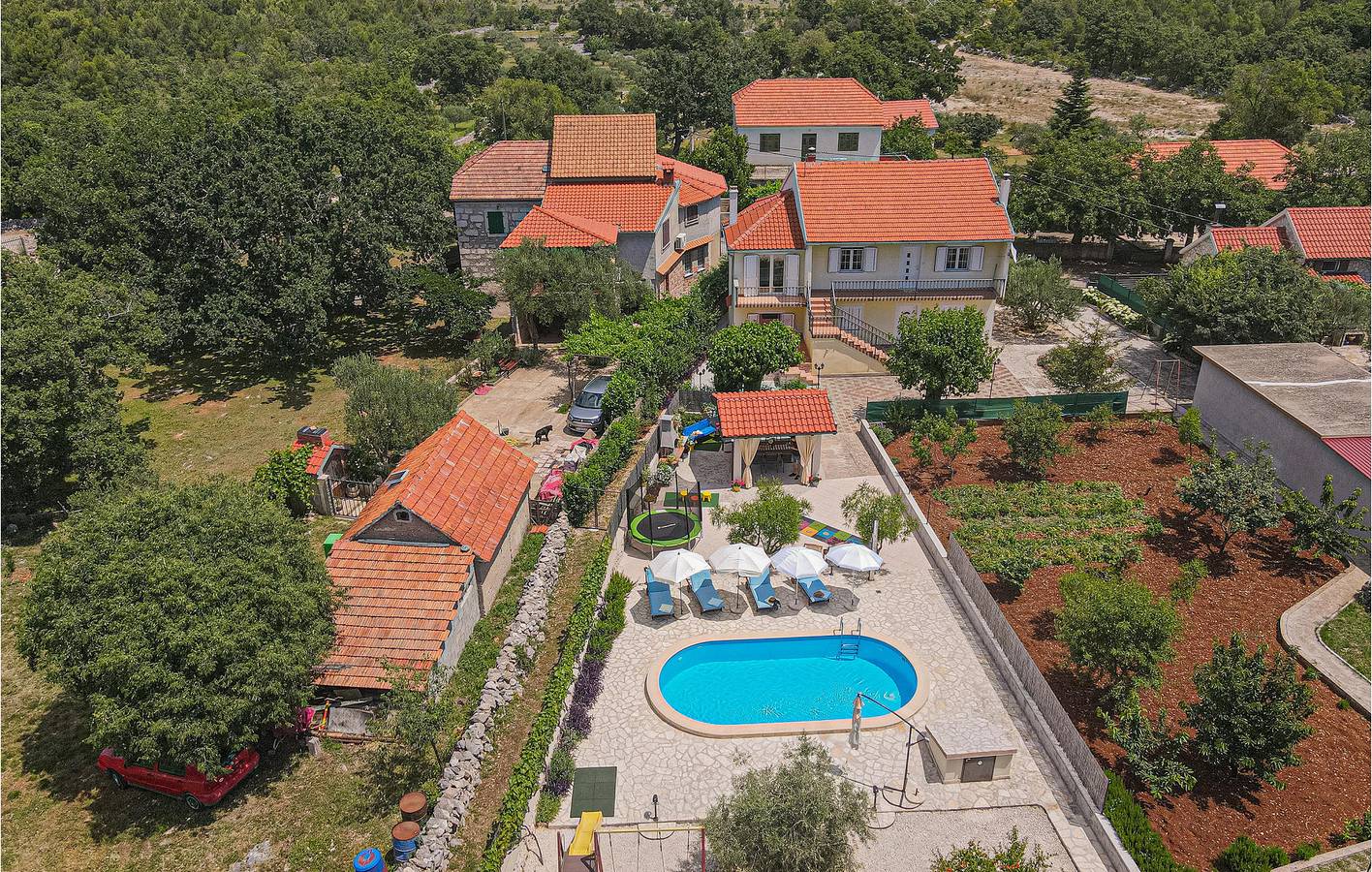 Geräumige 2-Zimmer-Wohnung mit Pool, Terrasse und voll ausgestatteter Küche in Sibenik, Šibenik-Knin
