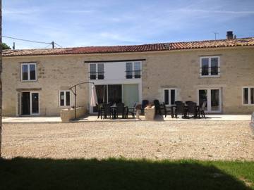 Gîte pour 8 personnes, avec jardin et terrasse à Dœuil-sur-le-Mignon