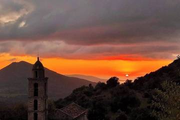 Location de vacances pour 4 personnes, avec jardin à Santa-Maria-Figaniella
