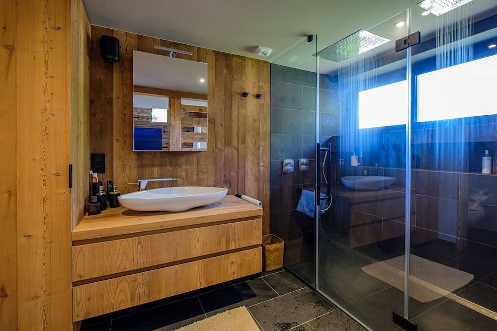 Aikoa: Regenerative Mountain Hideaway, Chamonix Lux Ecolodge, spa, pool, sauna in Les Grandes Montets, Chamonix