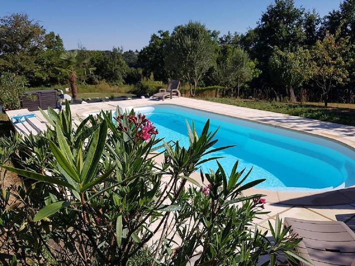 Location de vacances pour 4 personnes, avec Terrasse et Jardin ainsi que Piscine et Vue à Fauch
