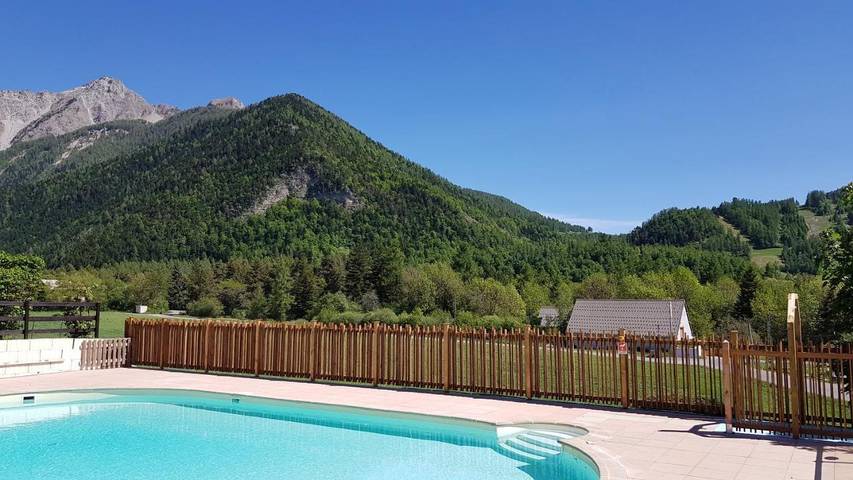 Camping pour 4 personnes, avec Terrasse ainsi que Jardin et Vue