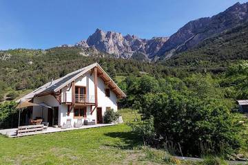 Maison de campagne pour 8 personnes, avec jardin et jacuzzi à Les Vigneaux