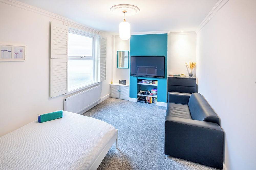 Stijlvol huis met 3 slaapkamers en jacuzzi in de buurt van de trein in Milton Keynes, Zuidoost Engeland