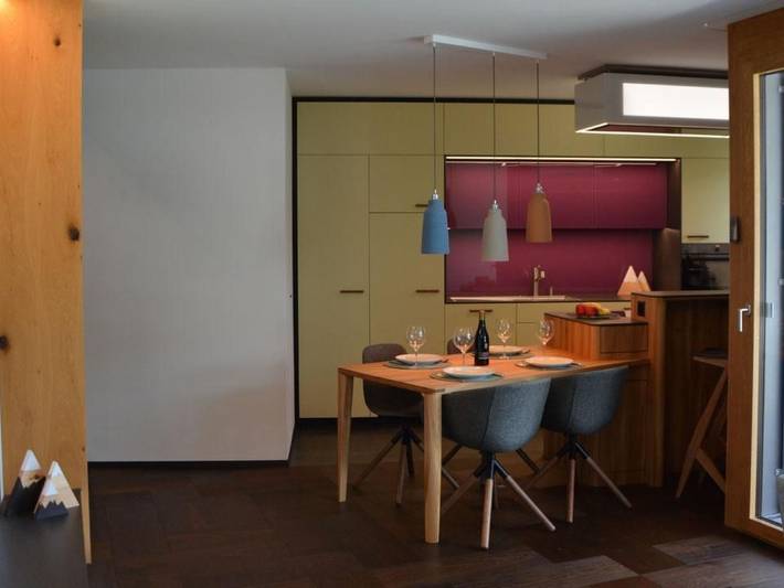 Ferienwohnung für 4 Personen, mit Terrasse und Garten sowie Ausblick in Falera