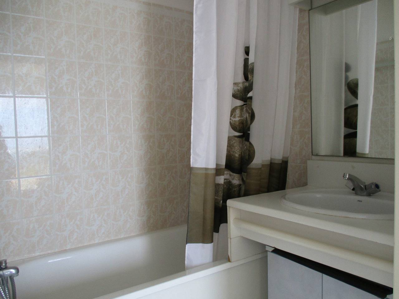 Entire apartment, 2-Room Cabin Apartment, Terrace Sea View & Private Parking in Sete, Côte d'Améthyste