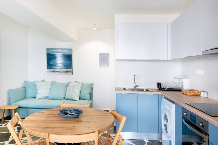 Entire apartment, Apartment 'Stella's Studio' with Shared Terrace, Wi-Fi and Air Conditioning in Syros