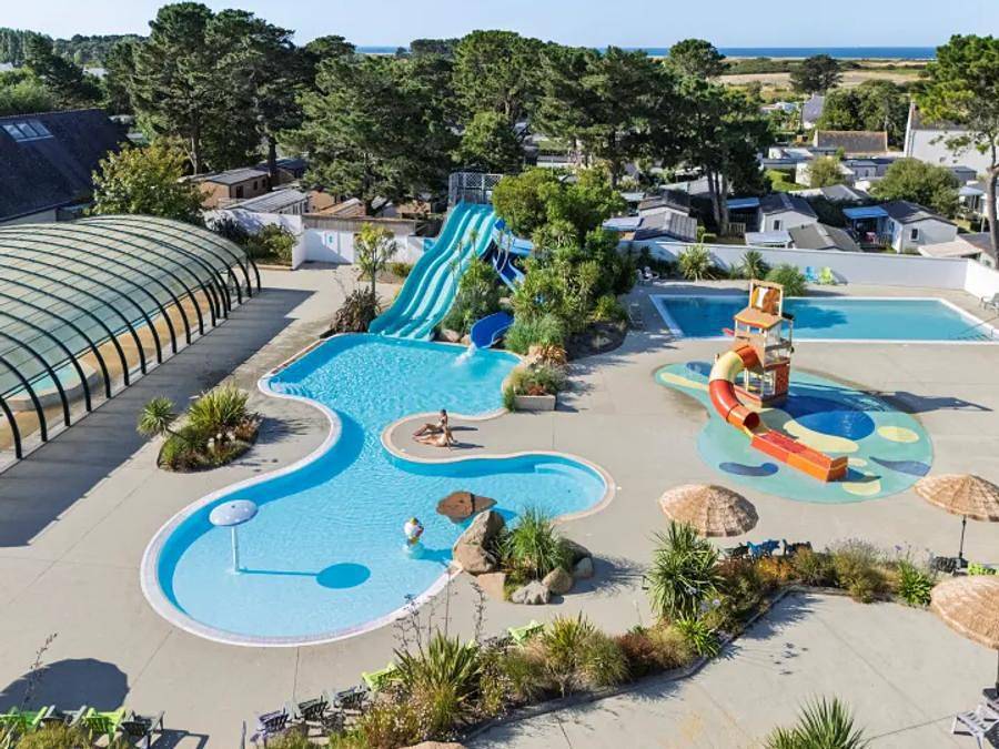 Camping Le Moténo - Mobilhome 6 personnes - Mobil Home Aqua 2ch 4/6pers Terrasse Semi-Couverte Tv in Plouhinec (Morbihan), Côte des Mégalithes