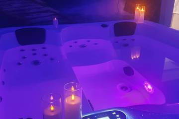 Location de vacances pour 4 personnes, avec terrasse et jacuzzi, animaux acceptés à Saint-Michel-l'Observatoire