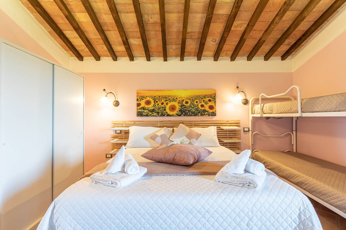 Habitación 'Girasole' con vistas a las montañas, piscina compartida y Wi-Fi in Chianciano Terme, Provincia de Siena