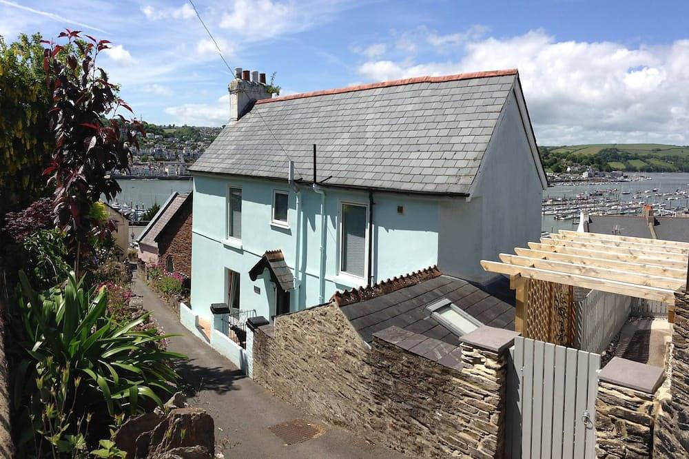 Chapel House - Stunning River Views - Sunny Balcony - Parking Nearby in Kingswear, Devon
