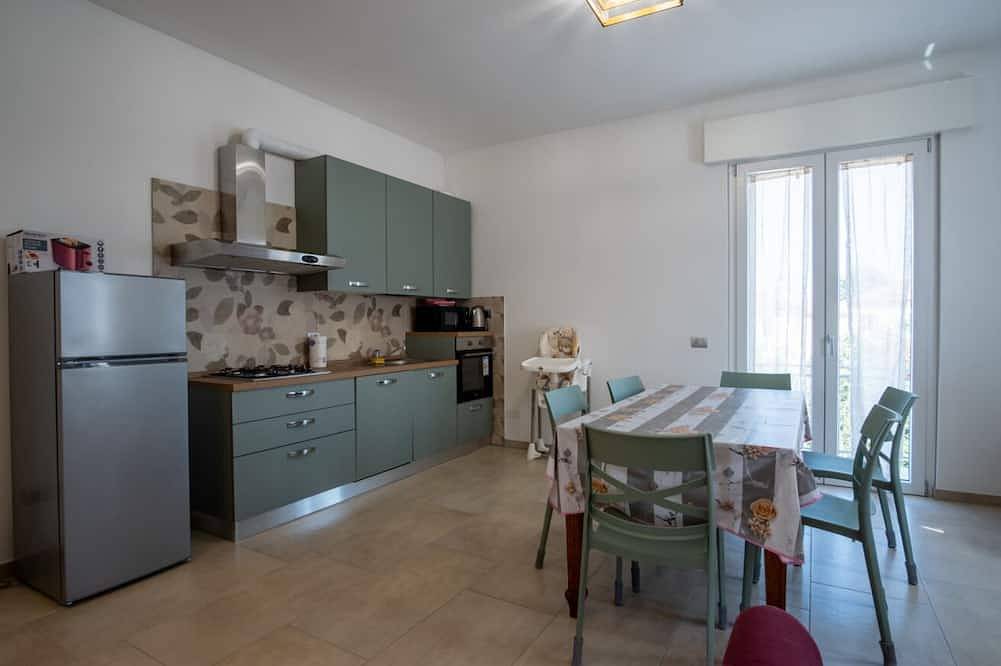 Appartement entier, Guesthost - Ezilde Residence Flat with Parking in Plaisance (Italie), Province de Plaisance