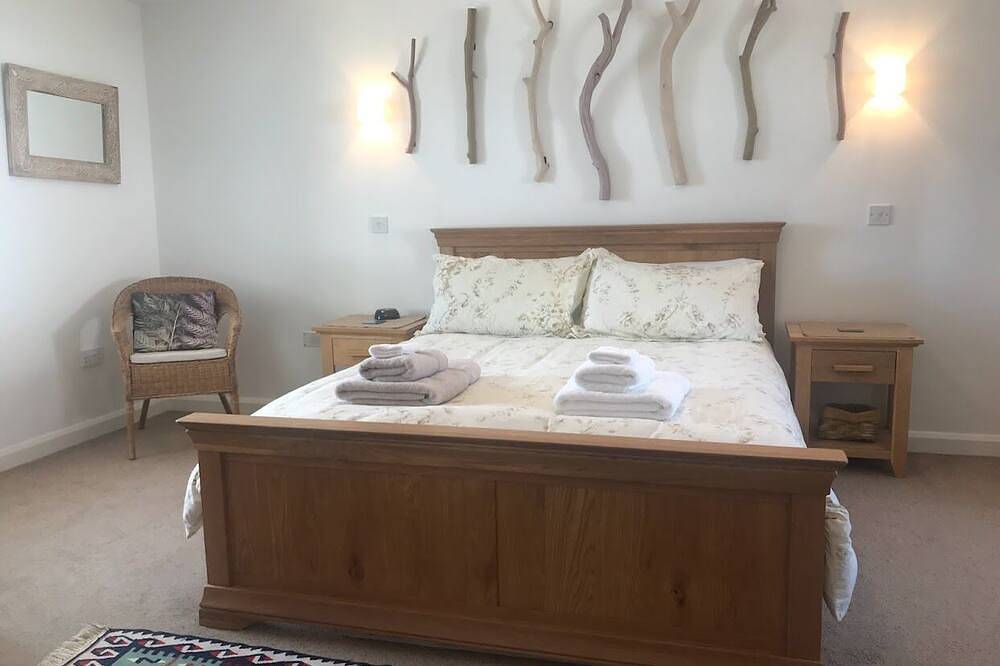 Rosgorm Cottage - Islay retreat near whisky, beach & sea in Port Charlotte (Islay), Argyll & Bute