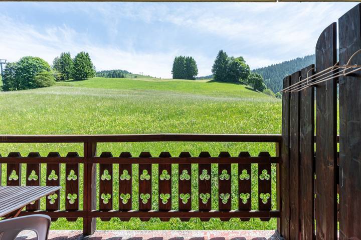Estudio entero, Apartamento estudio '9 - La Palettaz' con vistas a la montaña, jardín compartido y Wi-Fi in Cohennoz, Albertville region