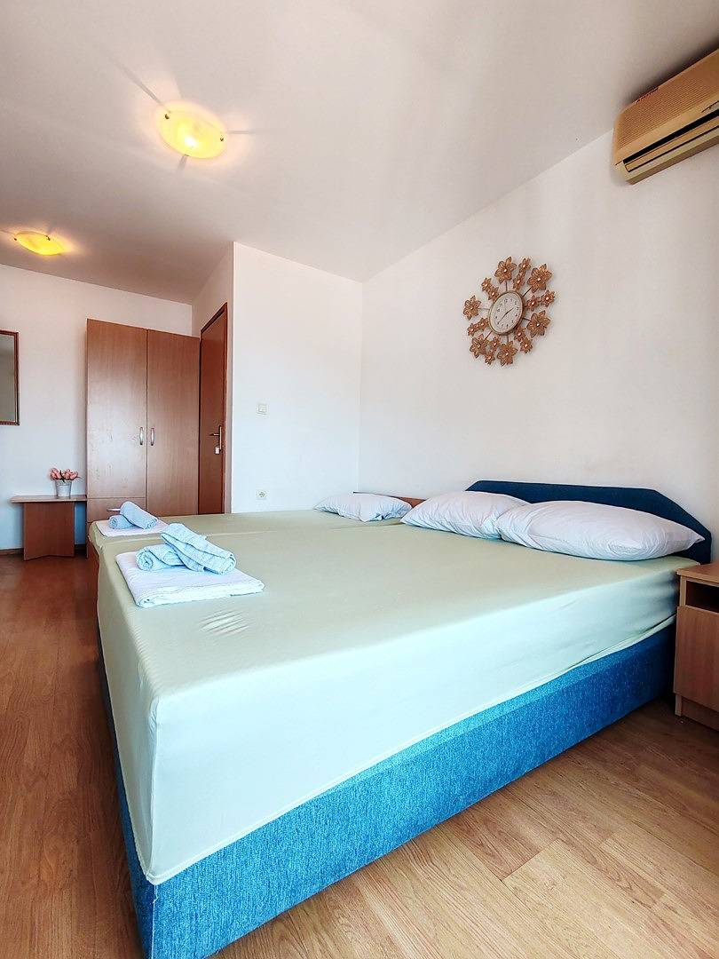 Zimmer für 4 Personen mit Balkon in Neum, Bosnien und Herzegowina