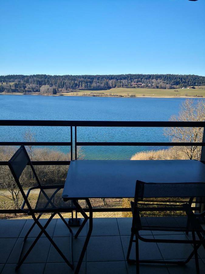 Gîte pour 4 personnes, avec vue sur le lac ainsi que vue et balcon à Malbuisson - 3