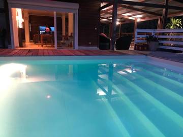 Gîte pour 10 personnes, avec piscine et jardin dans Guyane française