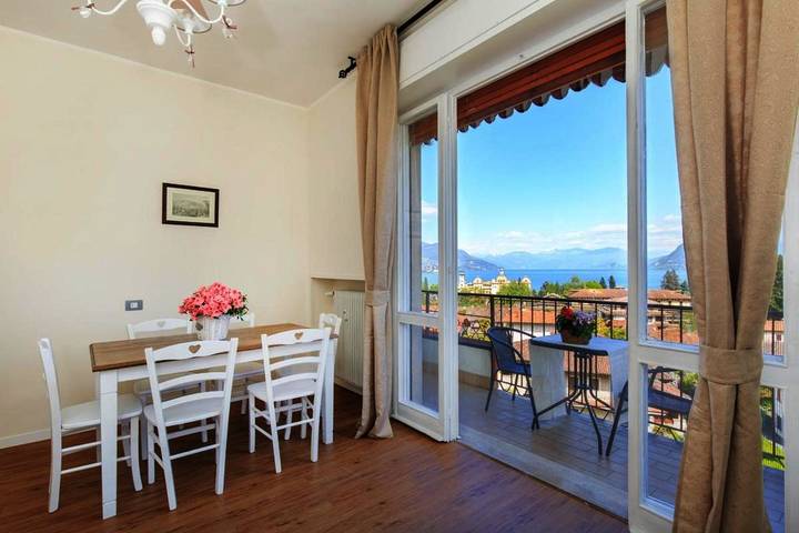 Ferienwohnung für 6 Personen, mit Terrasse und Ausblick sowie Seeblick, mit Haustier in Comune di Stresa
