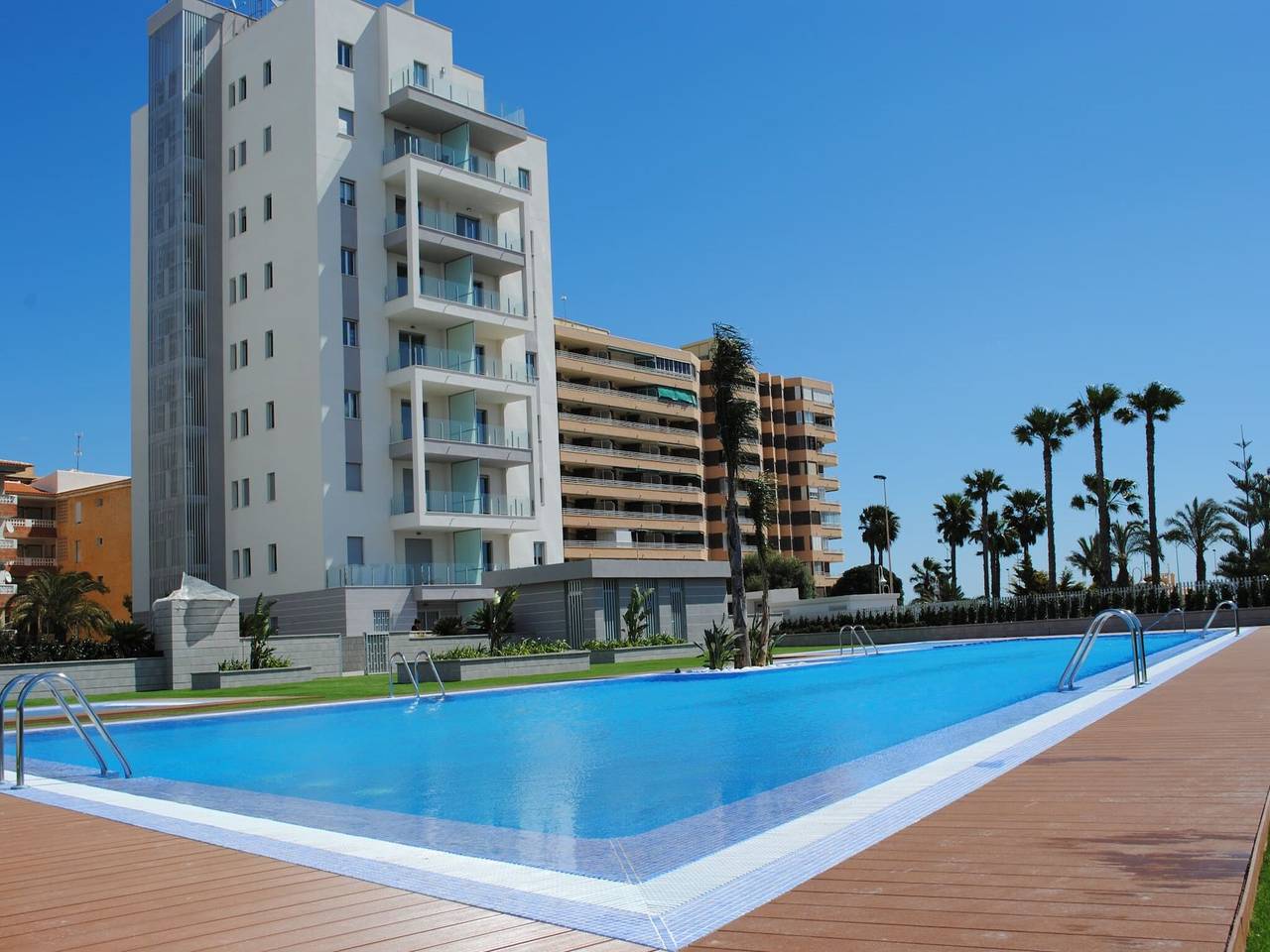 Apartamento entero, Apartamento luminoso en la costa in Playa de La Mata (Torrevieja), Torrevieja