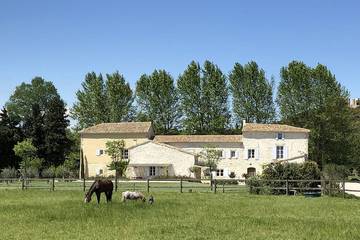 Location de vacances pour 4 personnes, avec piscine et jardin à Le Thor