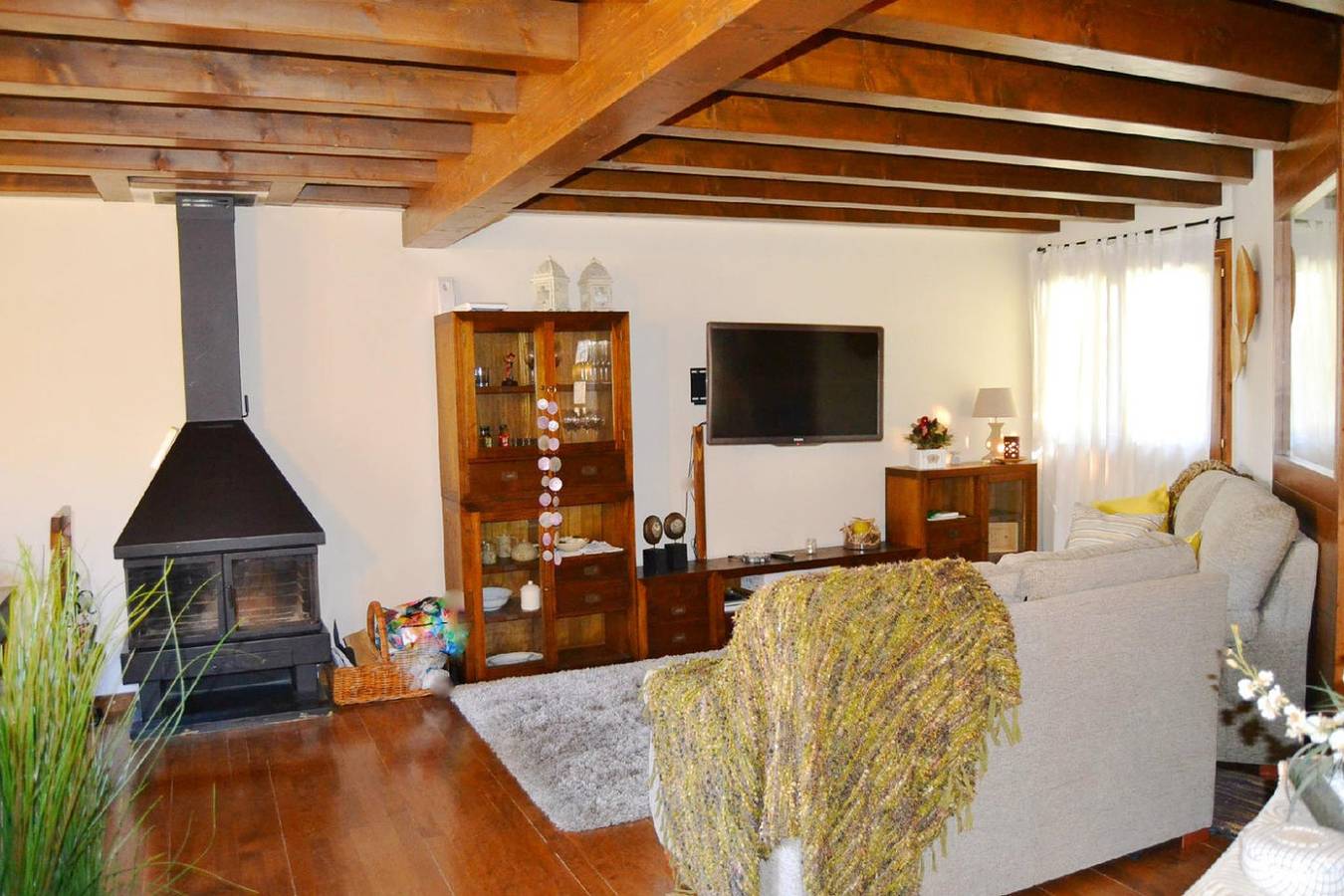 Entire holiday apartment, Ground Floor 3 rooms Pool, Fireplace, Garden & Wi-Fi in Queixans, Fontanals de Cerdanya