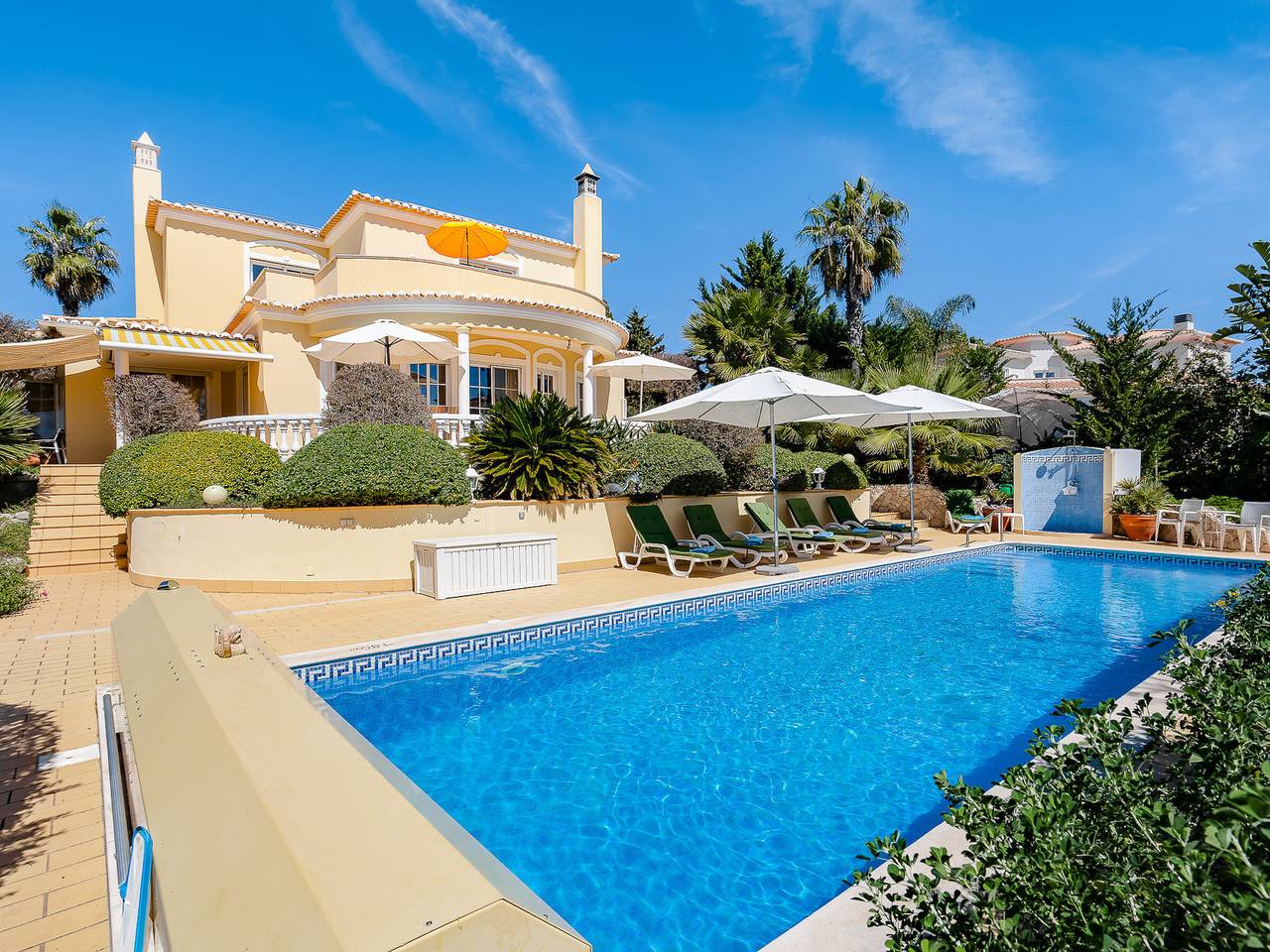 Beeindruckendes Haus mit privatem Pool und Meerblick nahe Carvoeiro in Estômbar, Lagoa