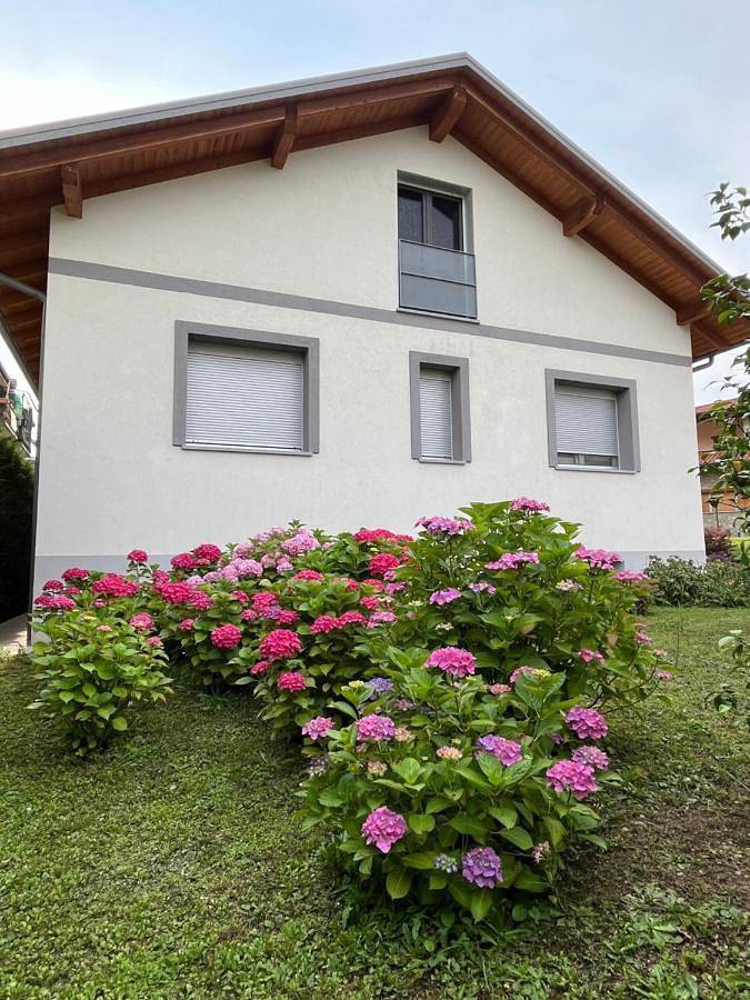 Appartamento per 3 persone, con Balcone e Terrazza nonché Giardino a Merate