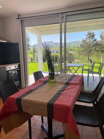 Gîte pour 4 personnes, avec jardin ainsi que balcon et vue à Espelette
