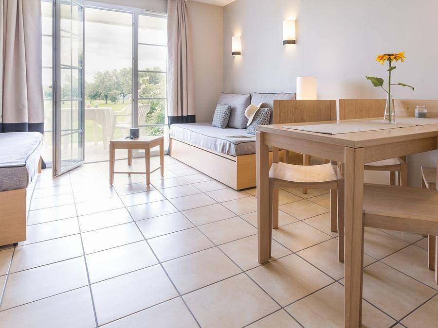 Pierre & Vacances Résidence Le Green Beach - Omaha Beach - Studio 5 personnes - Studio - 1 alcôve - Terrasse ou balcon in Port-en-Bessin-Huppain, Région de Bayeux