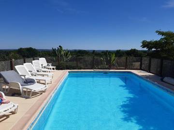 Maison de campagne pour 2 personnes, avec piscine ainsi que vue et jardin à Plazac