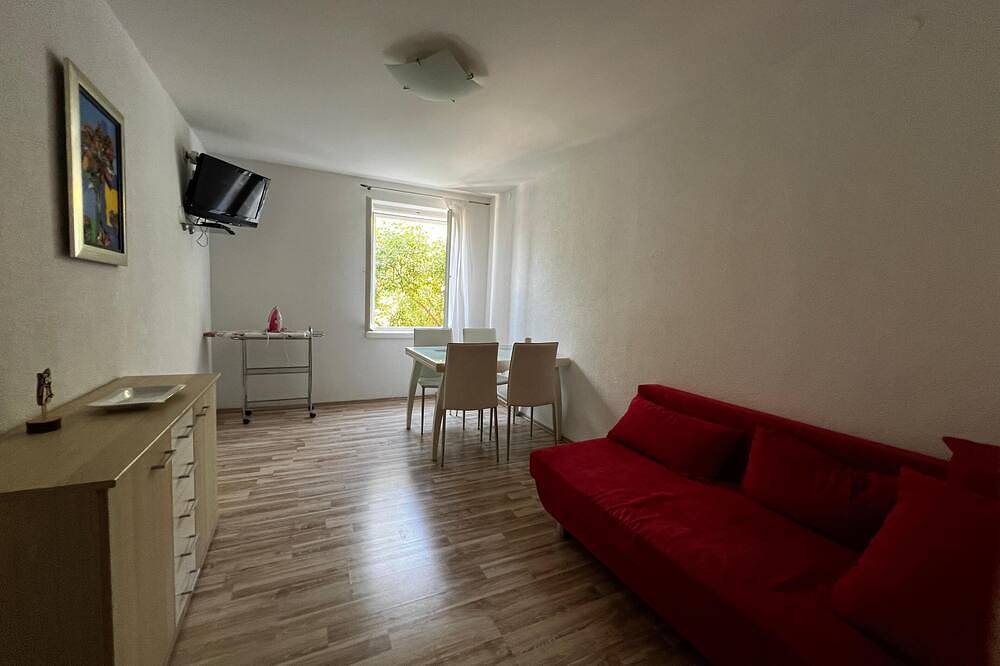 Ganze Wohnung, Central Baška Voda Beachfront Apartment with Ac, Wifi, parking & a stunning view in Baska Voda, Makarska Riviera