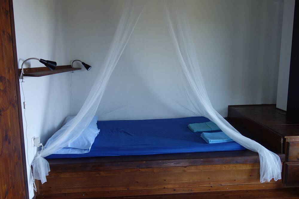 Liefdevol gebouwd stenen huis boven Potistika in Pilion