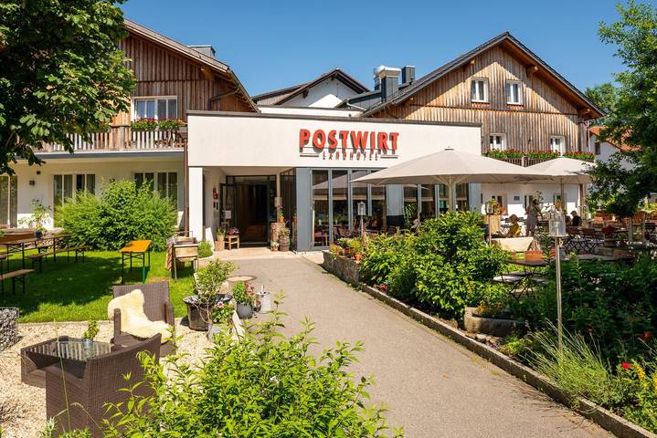 Hotel, mit Balkon/Terrasse und Terrasse sowie Garten und Sauna in Grafenau