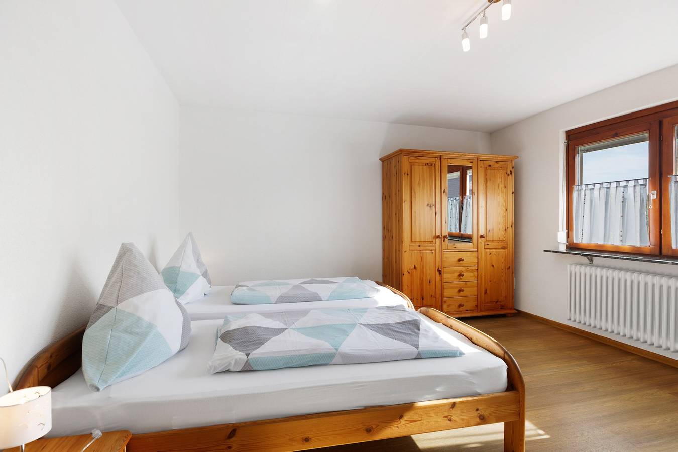 Ganze Wohnung, Ferienwohnung 'Hewenpanorama 4' mit Bergblick, Gemeinschaftsterrasse und Wlan in Engen, Hegau