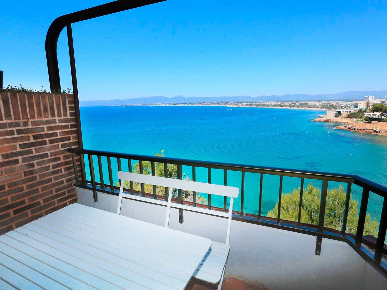 Apartamento entero, Apartamento triplex en Salou con piscina y aparcamiento, cerca del centro in Cala dels Capellans (Salou), Salou