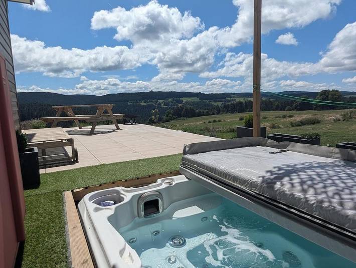 Location de vacances pour 11 personnes, avec jacuzzi et jardin à Riotord