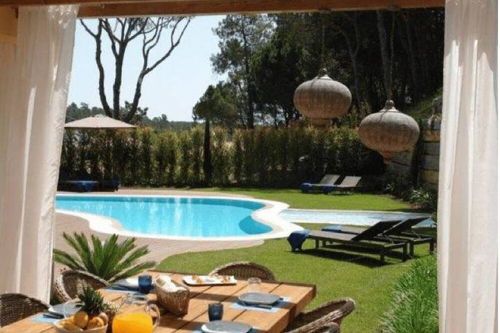 Villa for 14 people, with garden and balcony in Faro