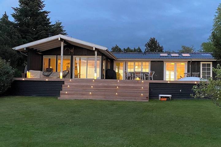 Ferienhaus für 6 Personen, mit Whirlpool und Garten sowie Terrasse