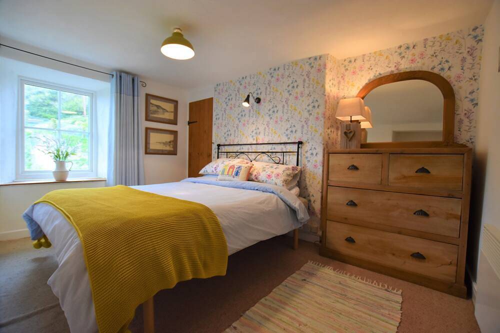 Adorable, Homely 4 Bedroom Peaceful Cottage Only Minutes Walks To Beach in Aberdyfi, Aberdovey